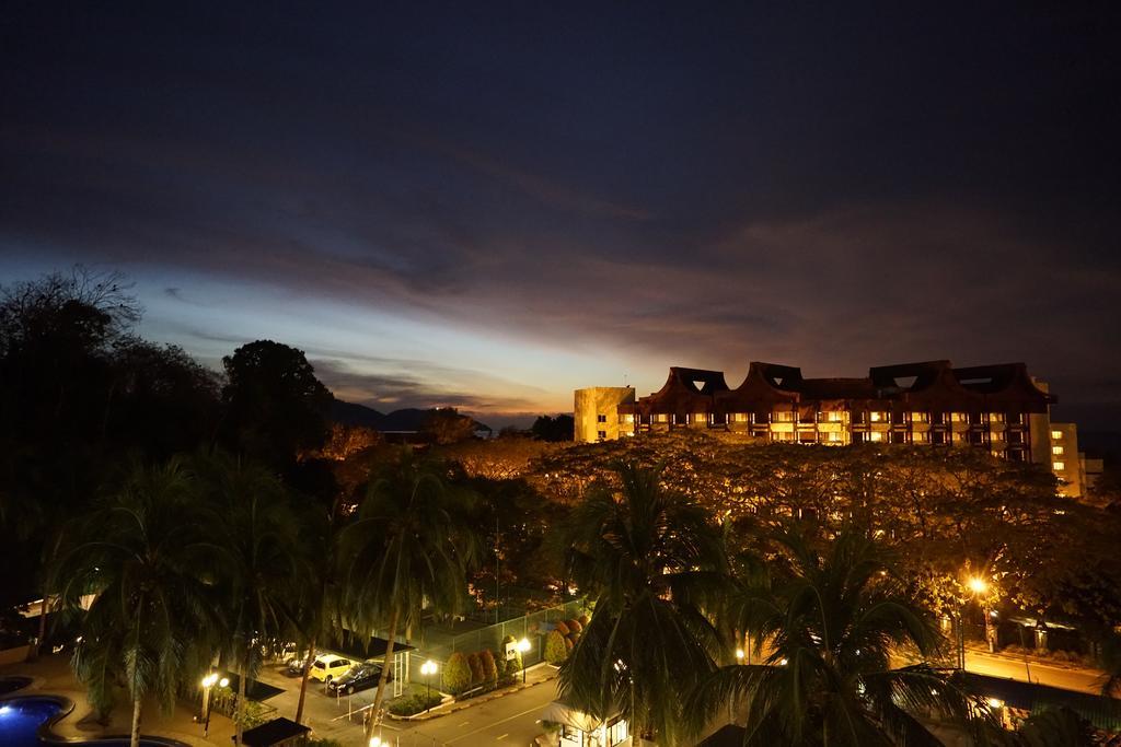 Sri Sayang By Coral Holiday Resort Batu Ferringhi Extérieur photo